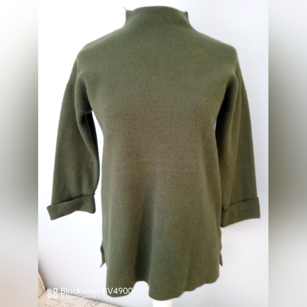 TAHARI olive green pullover back zipper sweater. Small